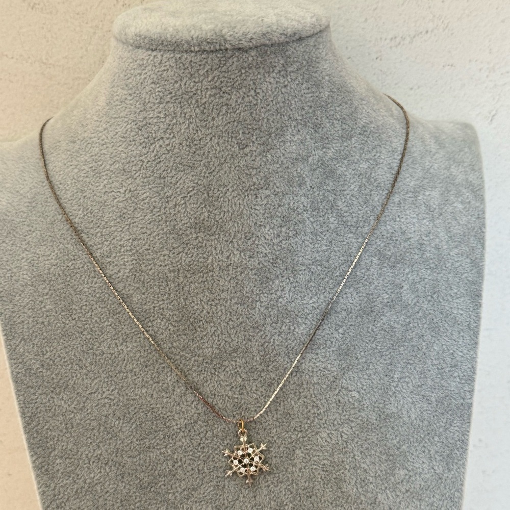 Vintage Silver Diamond Rhinestone Snowflake Charm Pendant Vintage Necklace - Picture 7 of 13